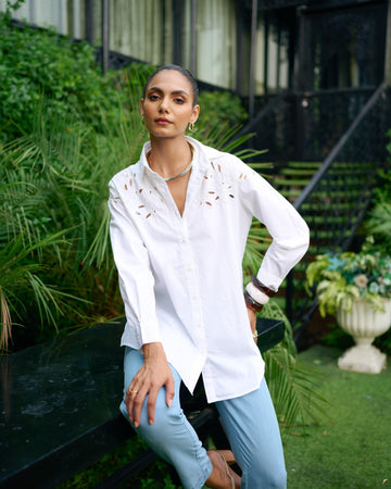 WHITE TECH COLLARED BUTTON DOWN SHIRT