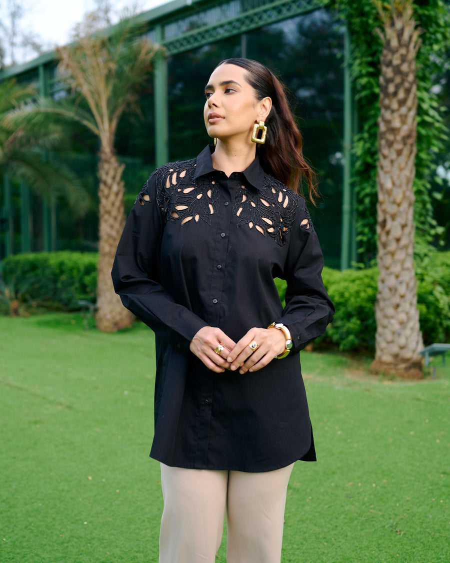 BLACK TECH COLLARED BUTTON DOWN SHIRT